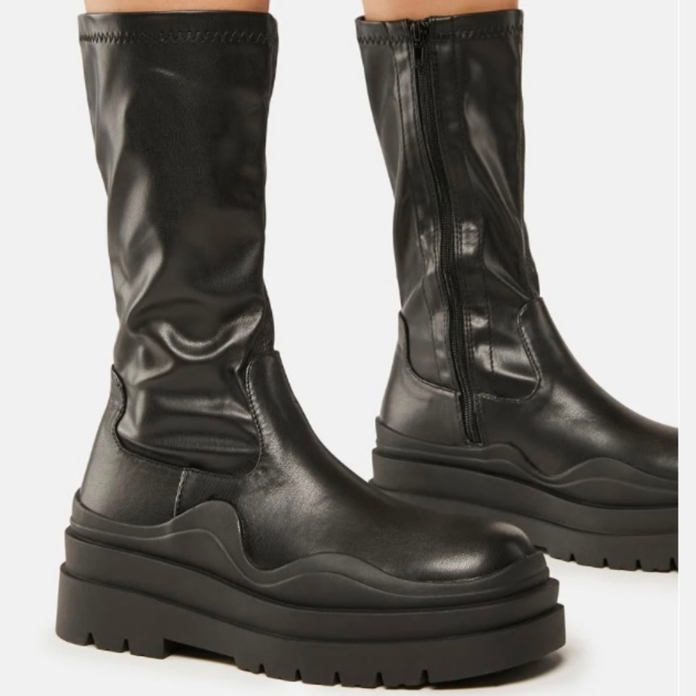 DOLLS KILL BLACK CHUNKY BOOTS